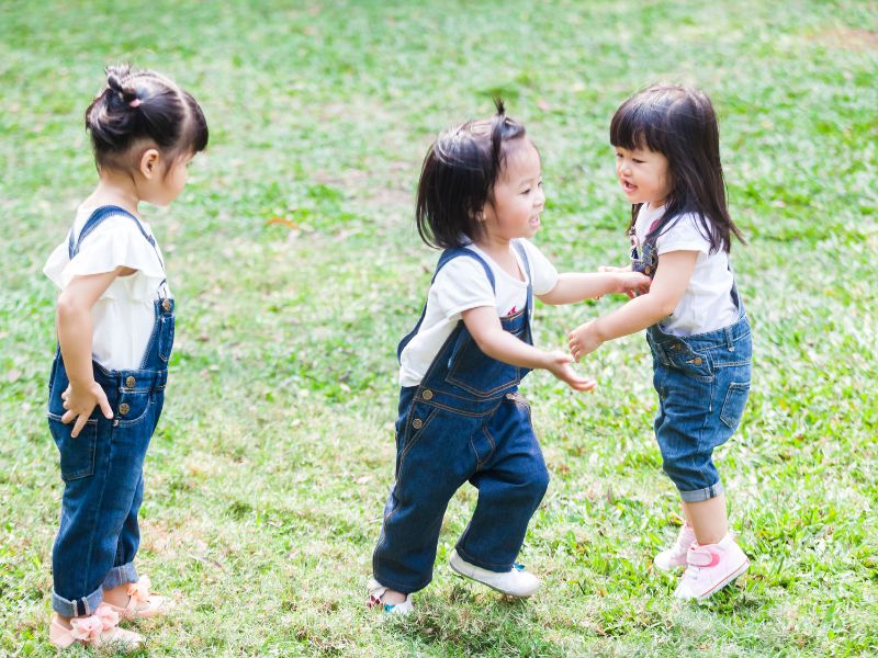 trẻ 3 tuổi bắt đầu hình thành ngôn ngữ